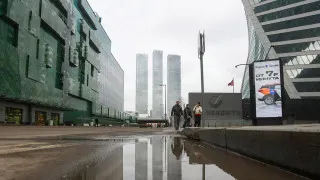 Большинство российских работодателей до конца года заморозили расширение штата из‑за снижения спроса на продукцию и услуги, переходя от массового найма к точечным кадровым решениям и шире используя частичную занятость.