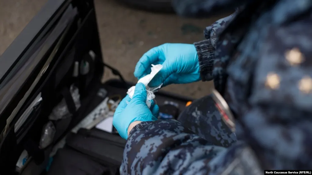 Кабинет министров готов поддержать законопроект о смягчении наказаний за незаконный оборот наркотиков при условии, что из него исключат пункт о снижении максимальных сроков лишения свободы за хранение в крупном и особо крупном размере.