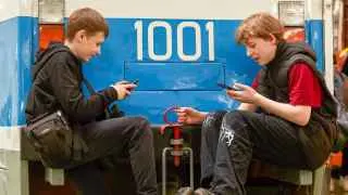 В учебных заведениях по всей России начали организовывать занятия и беседы о рисках использования VPN-сервисов с участием полицейских, врачей и сотрудников силовых структур. На уроках школьникам рассказывают о кибербезопасности, возможной утечке данных и юридических последствиях использования средств обхода блокировок.