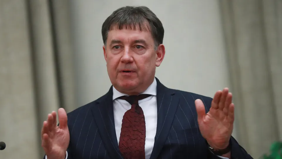 Мосгорсуд оставил в силе решение о национализации более 100 объектов недвижимости и сети отелей Marton на сумму около 9 млрд рублей, связанных с бывшим председателем Совета судей России Виктором Момотовым. Генпрокуратура заявляет о его связях с криминальными авторитетами, уклонении от налогов и использовании гостиниц для проституции с участием несовершеннолетних.