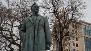 Президентским указом Академии ФСБ вновь присвоено имя Феликса Дзержинского, основателя ВЧК и организатора красного террора. Решение подано как признание заслуг академии и «вклада» Дзержинского в обеспечение государственной безопасности.