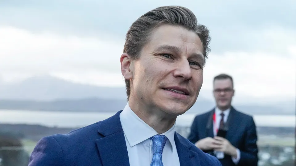 Правительство Финляндии предложило изменить законодательство, чтобы снять запрет на ввоз, транзит, поставку и хранение ядерного оружия на территории страны в целях национальной и коллективной обороны в рамках НАТО, сохранив при этом уголовную ответственность за разработку и производство ядерных устройств.