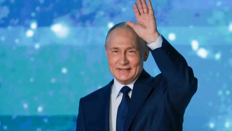 Президент Владимир Путин заявил, что даже при ограничениях мобильного интернета россиянам должны оставаться доступными порталы госуслуг, платёжные системы и сервисы записи к врачу, и поручил силовым ведомствам совместно с правительством проработать такие механизмы.