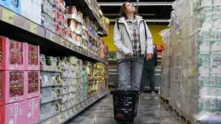 Глава военной разведки Швеции Томас Нильссон утверждает, что российские власти систематически занижают показатели инфляции и бюджетного дефицита, скрывая последствия санкций и военных расходов; по оценкам спецслужб, экономика движется к финансовому кризису, несмотря на сохраняющиеся планы Москвы в отношении Украины.