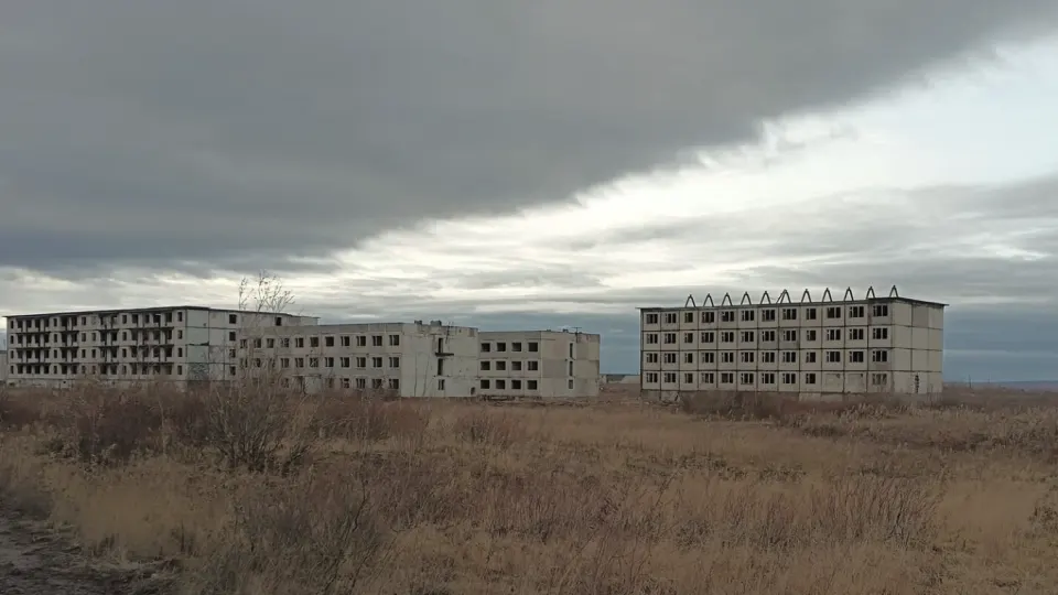 Несмотря на риторику о «традиционных ценностях» и миллиарды на нацпроект «Демография», рождаемость в России в 2026 году вновь снизилась, обновив минимум более чем за двести лет и усилив естественную убыль населения.