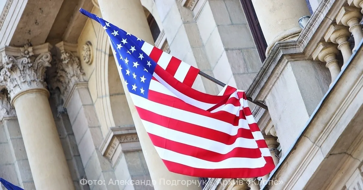 Президент США объявил о прекращении морской блокады в отношении Ирана и сообщил о скором подписании соглашения. Иран подтвердил дату подписания, при этом Россия временно ограничила ряд авиарейсов в Иран в период с 14 по 24 июня 2026 года.