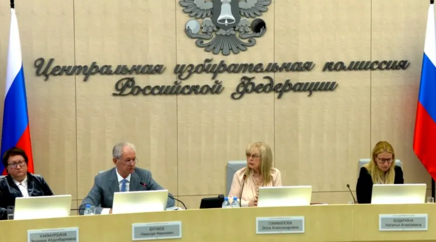 Комиссия обсудила организацию дистанционного электронного голосования, утвердила участие 33 регионов с опытом ДЭГ, согласовала особые процедуры для прифронтовых и присоединённых территорий и объявила о приглашении международных наблюдателей из четырёх африканских стран.