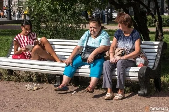УФ‑индекс в Самаре 27 июня достиг 9 баллов; на 28 июня прогнозируется около 8. Жителям советуют по возможности оставаться в помещениях и защищать кожу при выходе на улицу.