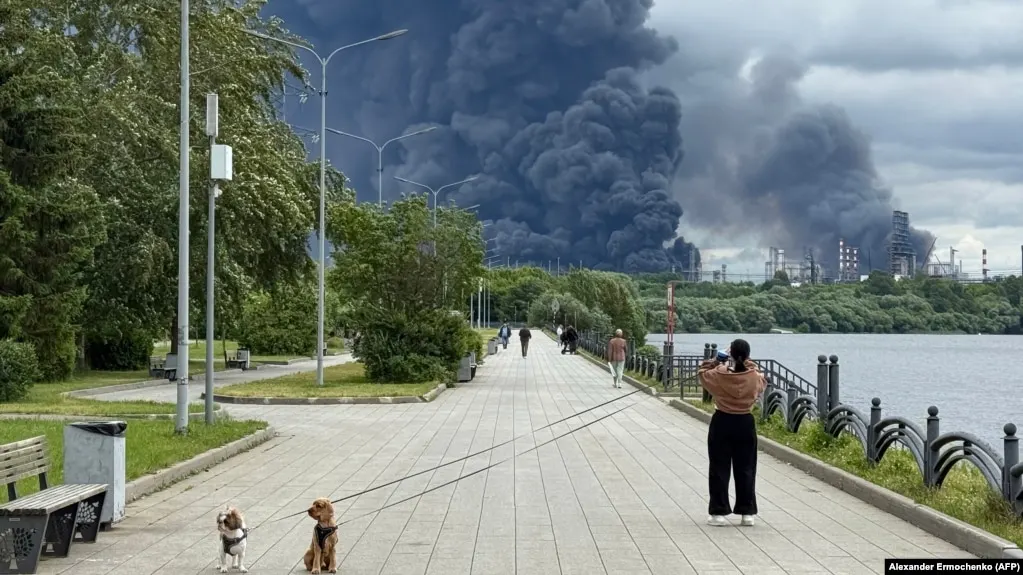 По данным отраслевых источников, Москва обратилась к Казахстану за поставками бензина АИ‑92 на фоне сокращения внутреннего производства и мер по стабилизации топливного рынка.