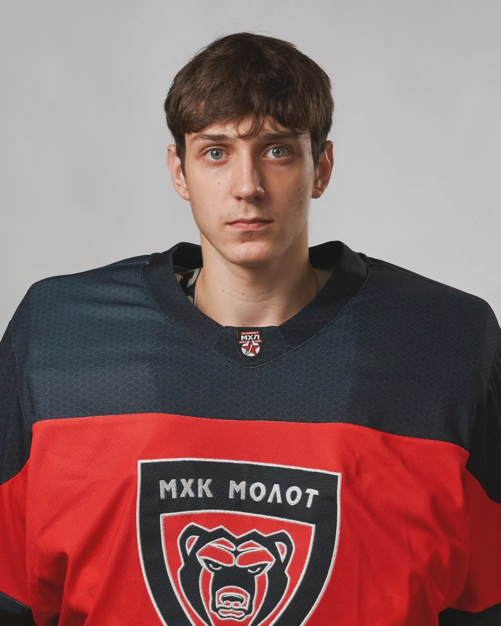 19‑летний уроженец Самарской области попал в состав Tampa Bay Lightning — трёхкратного обладателя Кубка Стэнли; ранее выступал в школе ЦСК ВВС и за «Saginaw Spirit» в США.