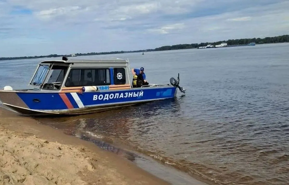 Поиски начались в 8:00, тело подняли в 9:40. В операции участвовали три водолаза, сообщили в поисково-спасательном отряде Самары.