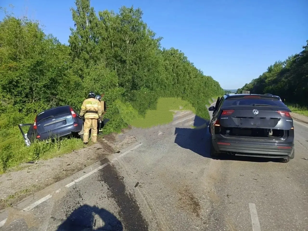 Утром в Сызранском районе на трассе «Урал — Старая Рачейка» столкнулись Volkswagen и LADA. Двое пострадавших госпитализированы.