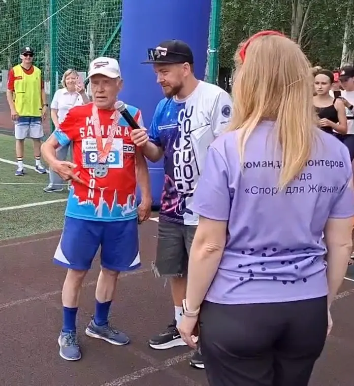 Леонид Селин, 87 лет, стал самым возрастным участником забега в парке Гагарина и заявил, что намерен продолжать бегать до 100 лет.