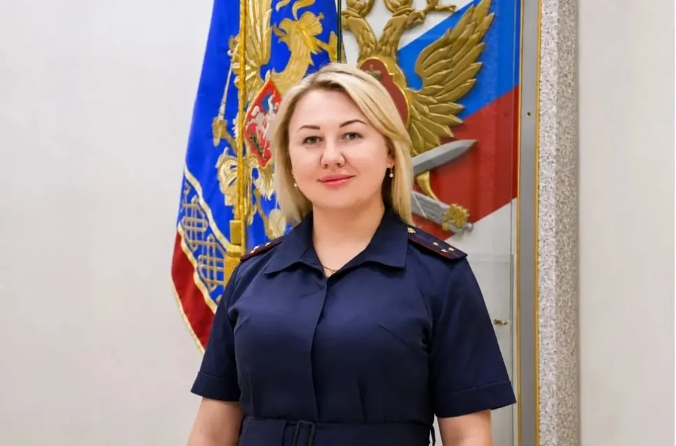 После молебна сотрудница УФСИН заметила крики о помощи, оказала первую помощь и дождалась скорую — пострадавшую вовремя госпитализировали, сейчас она идет на поправку.