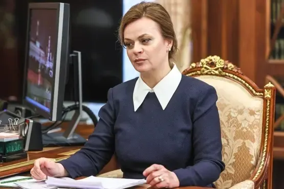 Указ закрепляет за Анной Цивилевой должности статс‑секретаря‑заместителя министра обороны и председателя фонда «Защитники Отечества». По данным расследований, она состоит в родстве с президентом; фонд получил расширенные полномочия по поддержке новых категорий ветеранов.