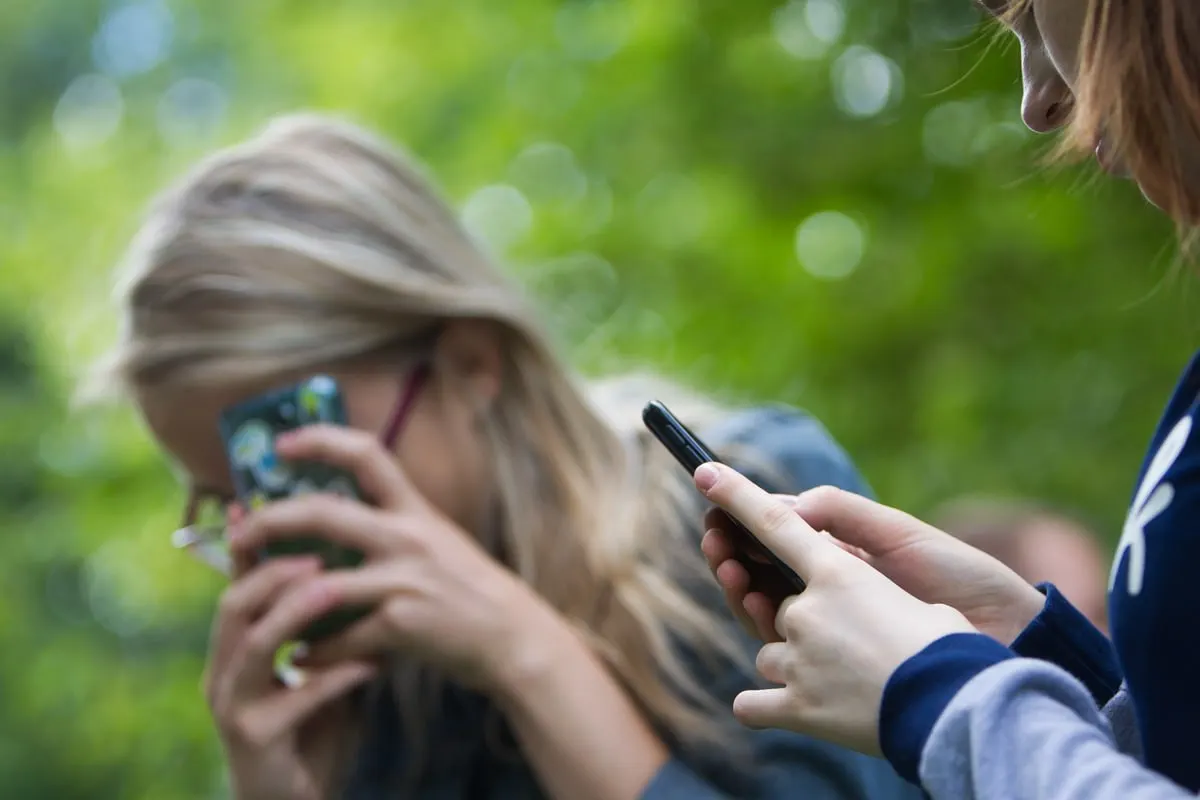 Предлагается ввести возможность помечать SIM‑карту как детскую: это позволит блокировать контент 18+, ограничивать звонки с международных номеров и подключать бесплатный родительский контроль у операторов.