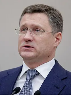 Вице‑премьер Александр Новак сообщил, что на штабе по топливному рынку приняли решение продлить запрет на экспорт бензина до конца года; ограничения по дизелю снимут по мере восстановления рынка.