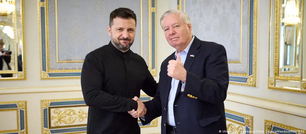 Верхняя палата проголосовала за переход к дальнейшему рассмотрению инициативы — 86 сенаторов поддержали документ. Он даёт президенту США расширенные тарифные полномочия и может быть вынесен на окончательное голосование позже на неделе.