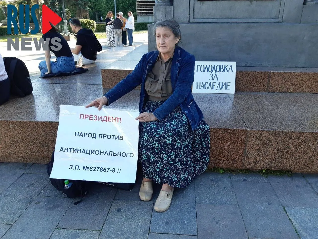Председатель новосибирского отделения ВООПИК Наталья Шамина провела голодовку у памятника Кириллу и Мефодию в Москве в знак протеста против законопроекта о передаче региональным властям права исключать объекты культурного наследия из реестра; через час она была задержана полицией.
