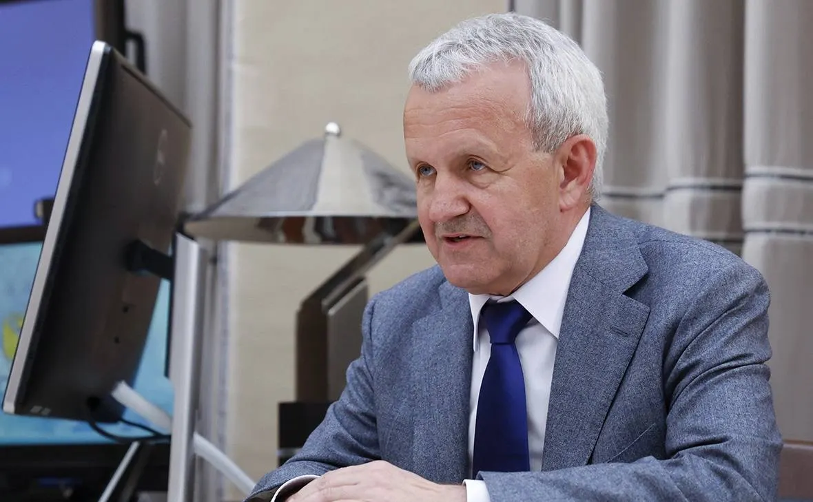 Задержаны председатель совета директоров ГК «Эфко» Валерий Кустов и генеральный директор Евгений Ляшенко. Их подозревают в мошенничестве в особо крупном размере в проекте по производству беспилотных авиационных систем «Транспорт будущего».