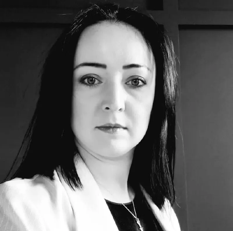 Конституционный суд признал, что взрослые дети могут требовать лишения прав родителей, если те применяли к ним насилие в детстве; формальный подход, отказывавший в исках после наступления совершеннолетия, признан недостаточным для защиты прав потерпевших.
