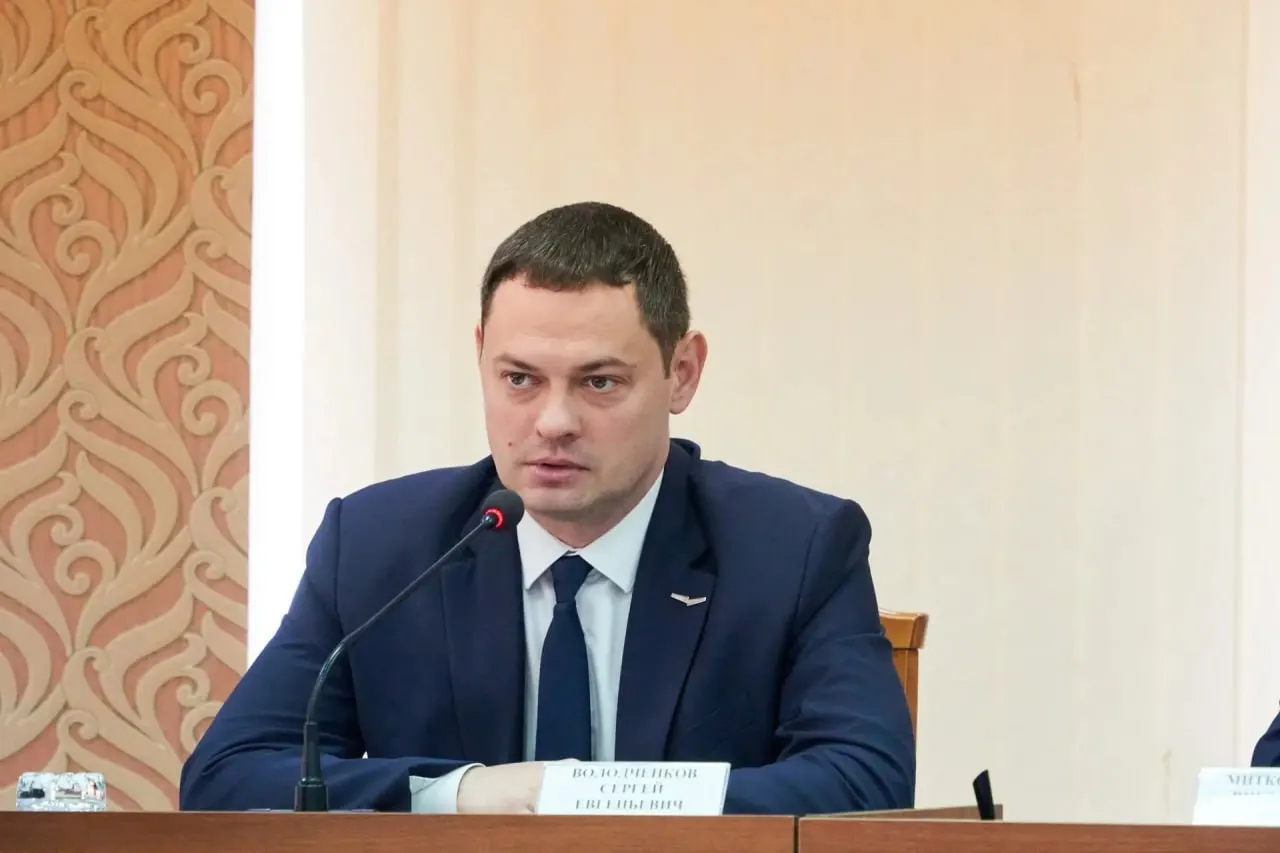 Дума приняла решение об уходе мэра по собственной инициативе; он перейдет на должность министра внутренней политики Самарской области. Объявлен конкурс на должность нового главы города.