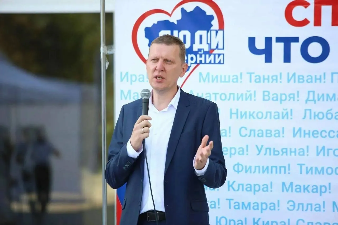 В регионе ходят слухи о возможном задержании главы Октябрьского района; официальные органы информацию опровергли.