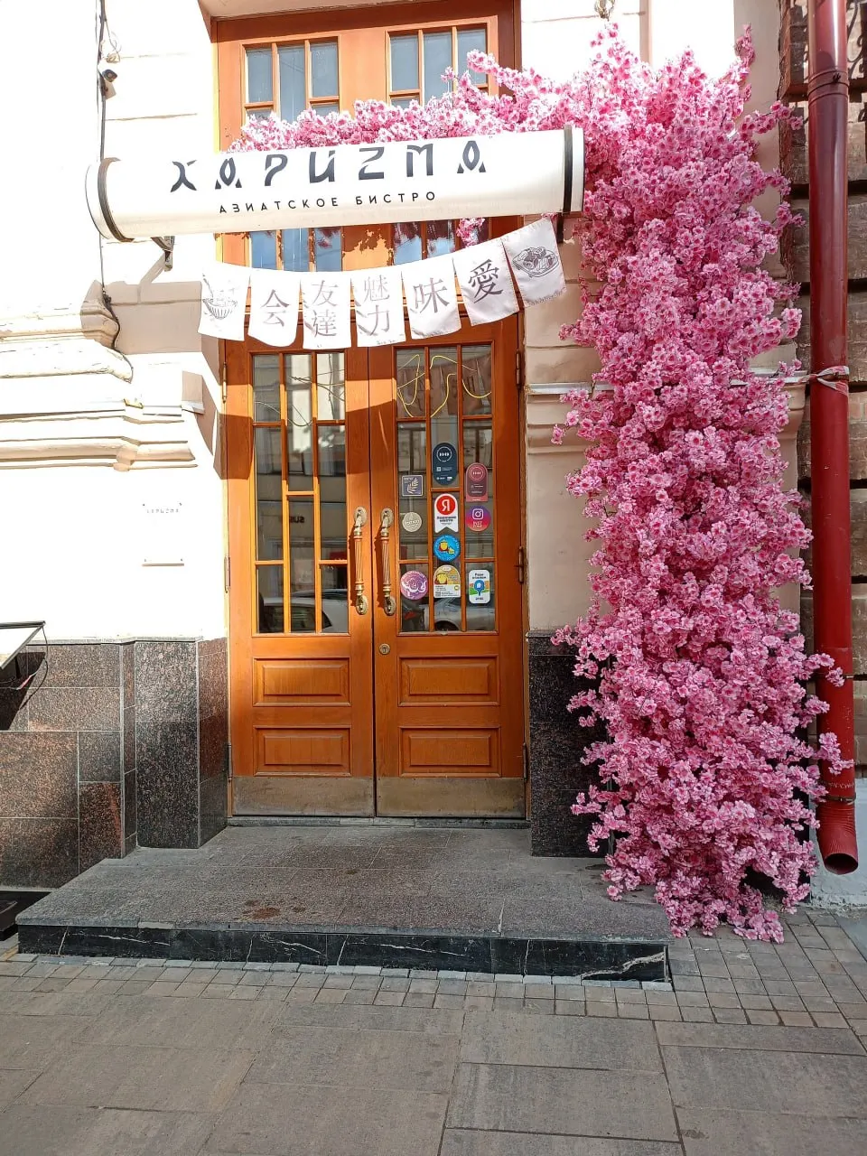 Клуб на Ленинградской закрылся. По словам администрации, данный формат не подходит под ежедневные потребности посетителей.