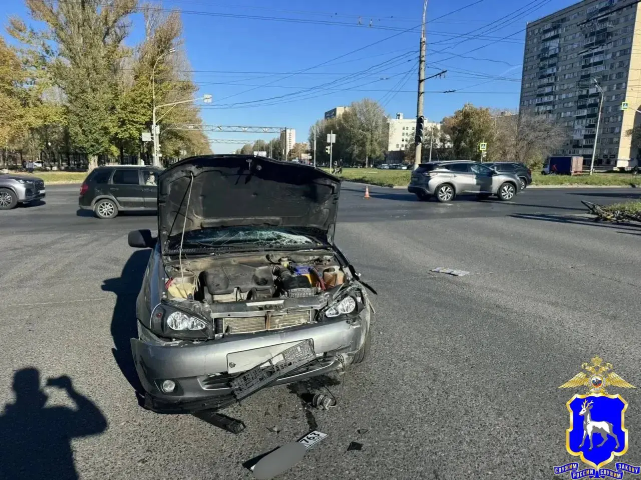 21‑летний водитель автомобиля LADA Kalina наехал на велосипедиста на пешеходном переходе на красный сигнал; пенсионер погиб на месте.
