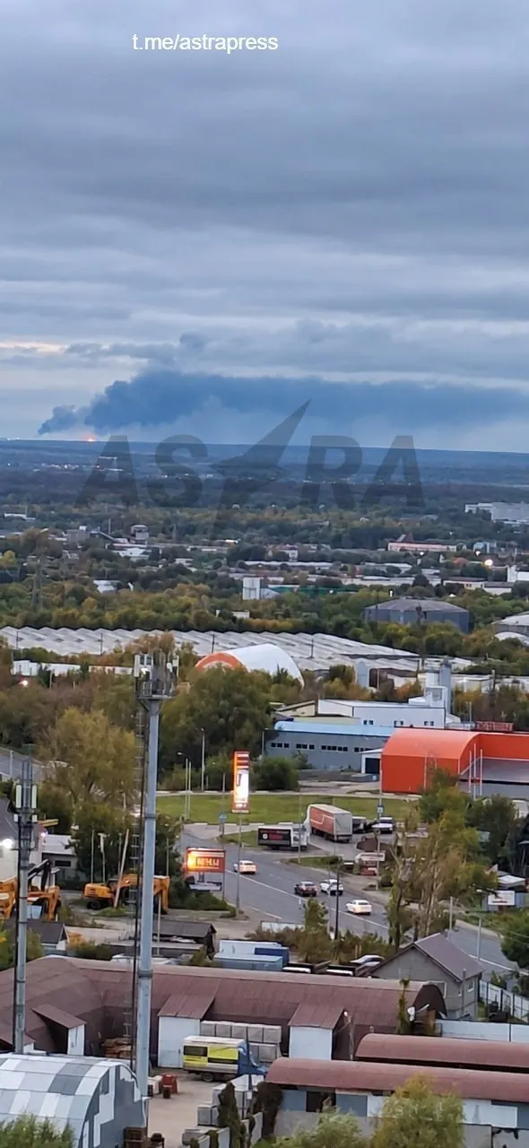 После атаки утром 2 октября на ЛДПС «Самара» вспыхнул пожар на крупнейшем нефтяном транспортном узле региона; на объекте свыше 216 га, 71 резервуар и две НПС.