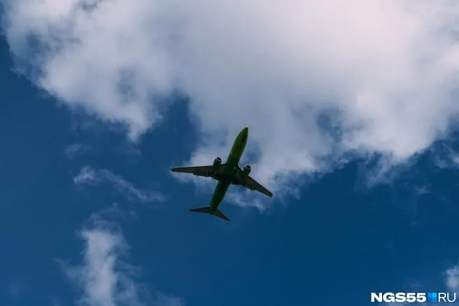 AZUR air прекратила прямые перелёты в Нячанг из Омска и других городов; флот перенаправят на другие направления, пассажиров просят обратиться к туроператорам для переоформления бронирований.