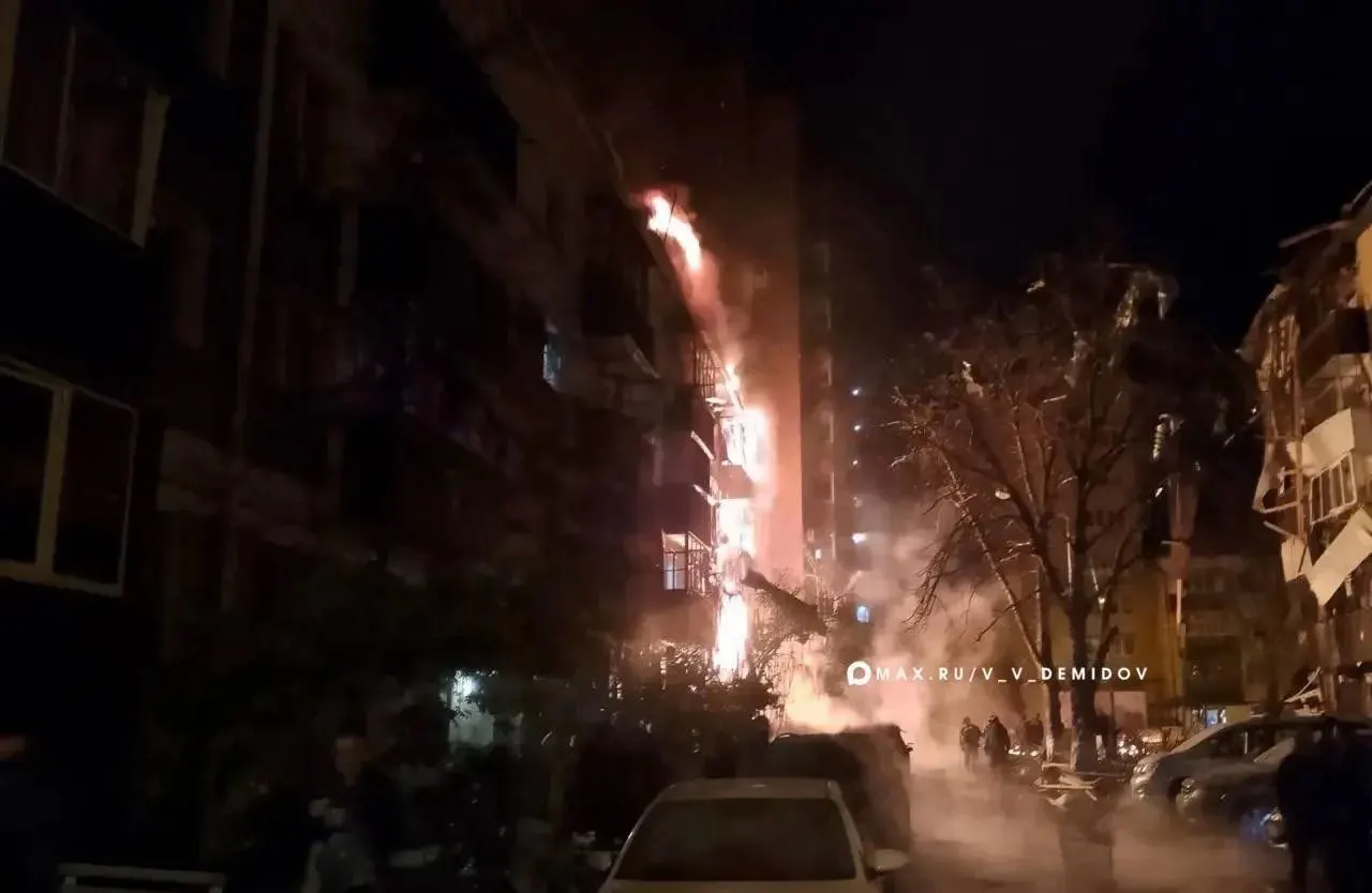 За ночь зафиксированы удары дронами по Белгородской области и регионам страны; погиб мирный житель, еще один пострадал.