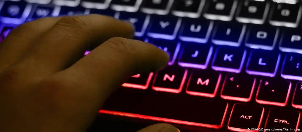 Минцифры разрабатывает механизм взимания платы за международный трафик, под который предполагается подпадёт и трафик VPN; прежде всего это затронет мобильные сети, фиксированный интернет — под вопросом.