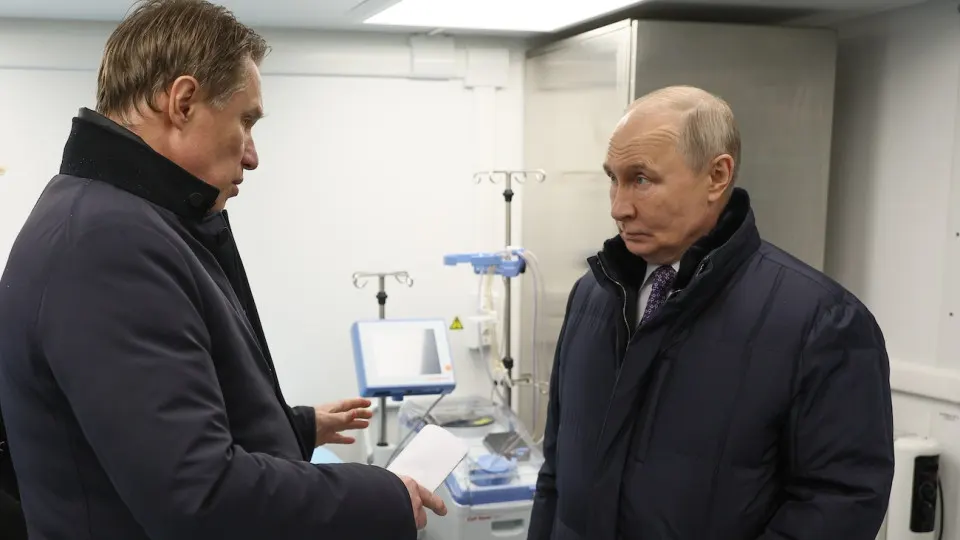Президент поручил министру здравоохранения расширить охват репродуктивной диспансеризации с проверкой и у мужчин, и у женщин. Рождаемость в России продолжает падать, достигнув рекордно низких уровней в последние годы.