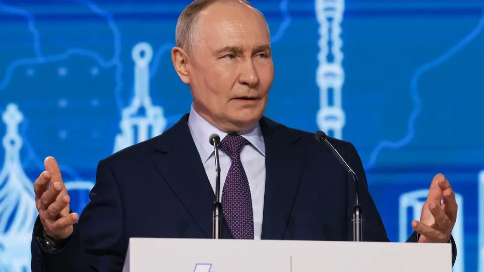 Президент обратился к парламентариям с просьбой не вводить новые ограничения после серии отключений интернета и блокировок мессенджеров, которые совпали с заметным падением уровня одобрения власти.