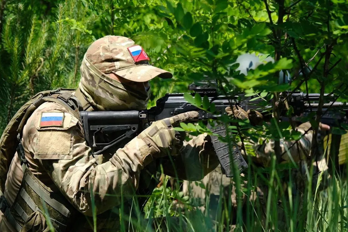 Эксперты Института изучения войны считают, что требования захватить весь Донбасс не соответствуют ситуации на фронте: темпы наступления РФ замедлились, украинские контратаки и сложная местность затрудняют продвижение.