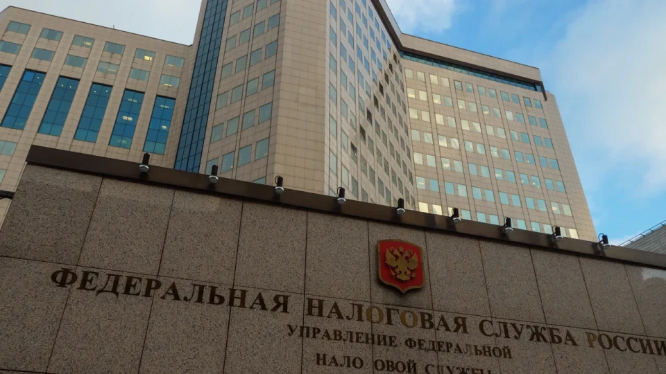 Изменения в правилах НДС и активная практика перерегистрации ИП заставляют налоговые органы тщательнее проверять реальную деятельность предпринимателей; за фиктивные переоформления грозят доначисления, пени и штрафы.