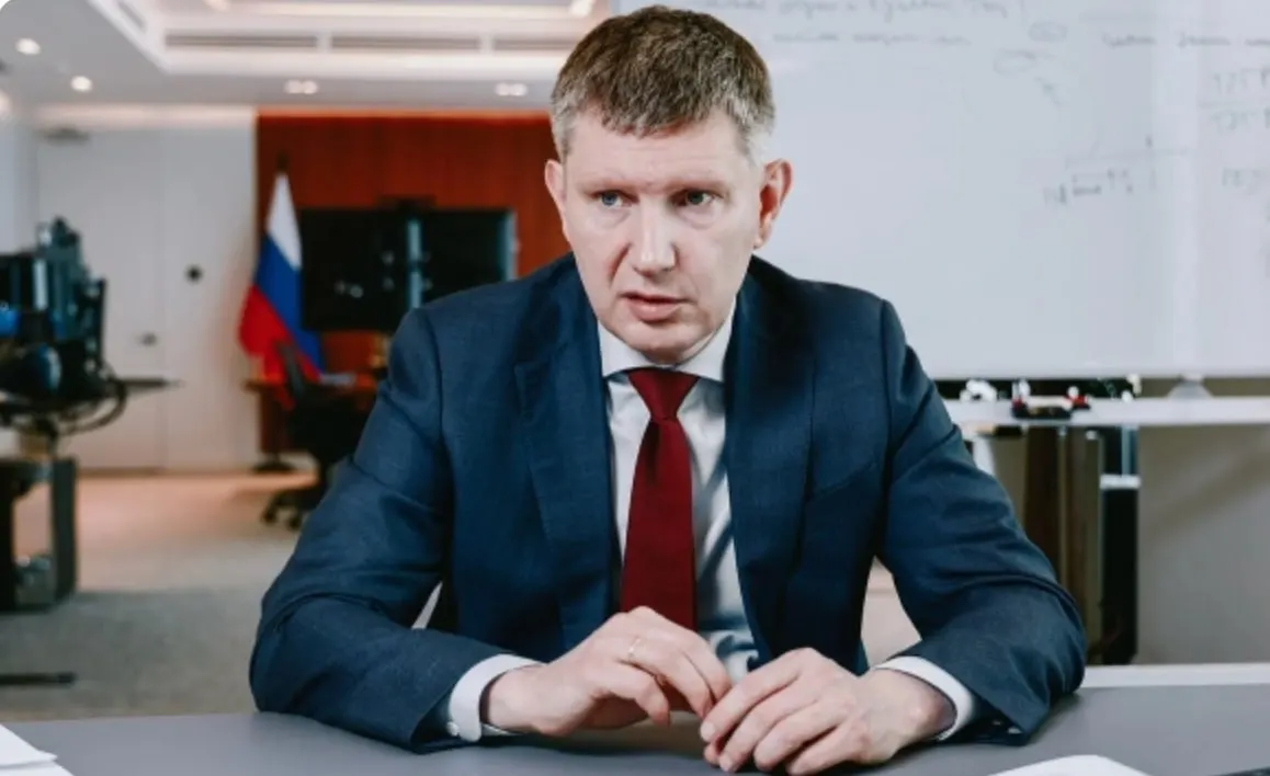 Глава Минэкономразвития Максим Решетников выделил три направления — структурные изменения, бюджетную консолидацию и сохранение гибкости экономики — которые, по его оценке, помогут увеличить инвестиции, занятость и производительность.