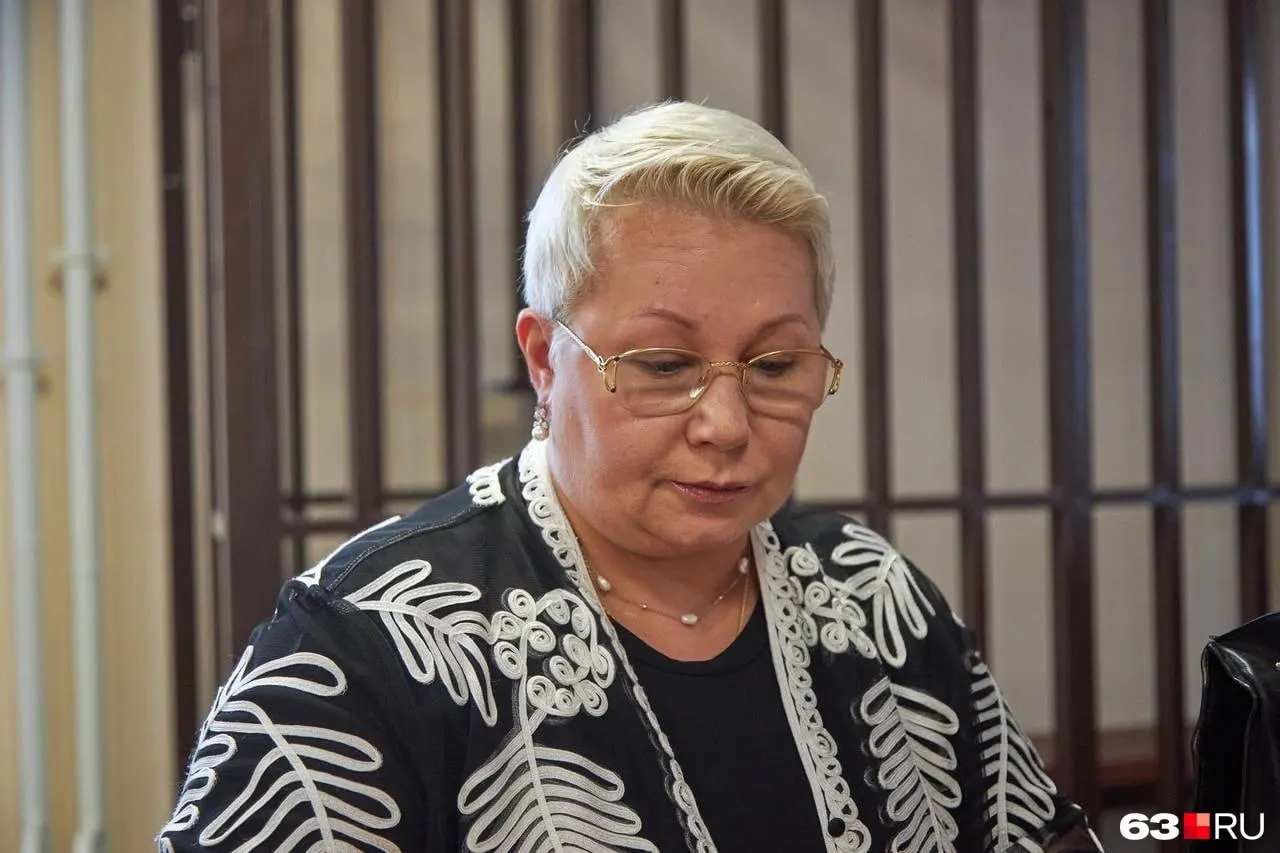 Людмилу Тархову доставят в суд 21 мая по делу об убийстве её родителей: она признана потерпевшей и в настоящее время отбывает срок за шантаж.