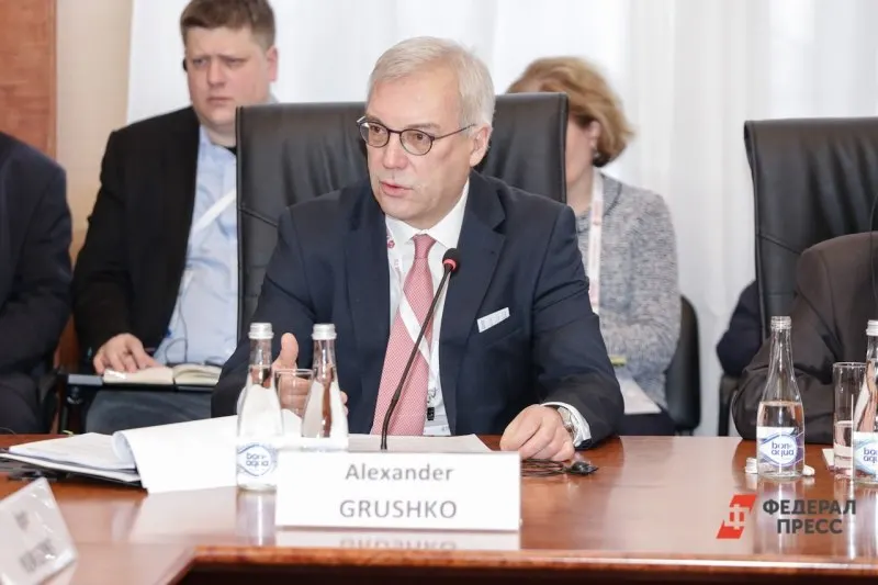 Александр Грушко предупредил о жёсткой реакции России в случае попыток НАТО блокировать или применить силу против Калининградской области; он также отметил рост военной активности в Балтийском регионе.