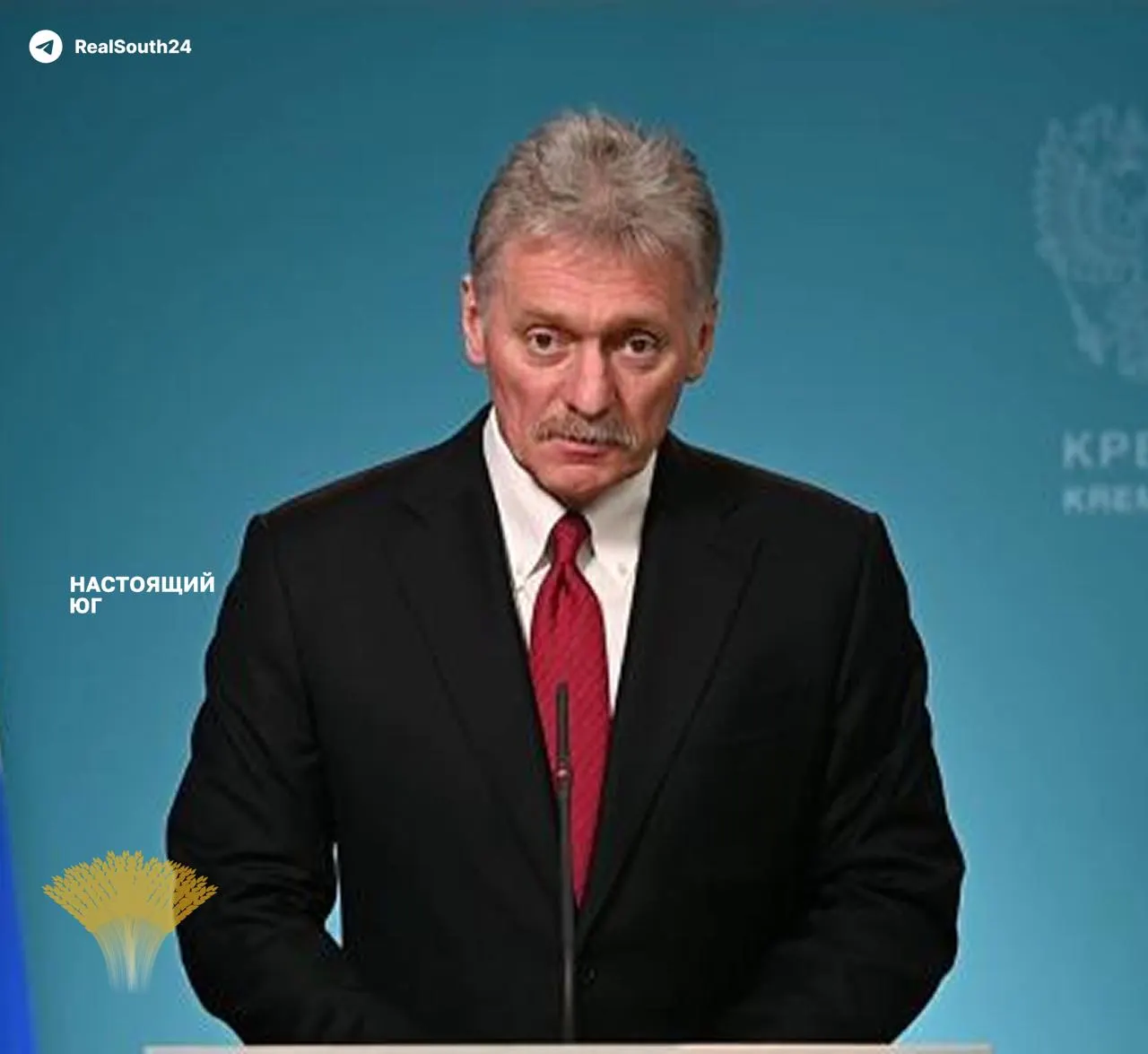 Власти уверяют, что угрозы снабжению топливом нет, несмотря на то, что отраслевые оценки указывают на вывод примерно 25% мощностей НПЗ после серии ударов и пожаров; правительство продлило запрет на экспорт бензина.
