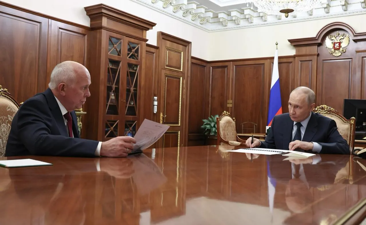 Глава промышленной корпорации доложил президенту о проблемах с производством пассажирских самолетов: серийный старт МС‑21 и Суперджета‑100 ожидается не ранее следующего года, планы по объемам производства сдвинуты.
