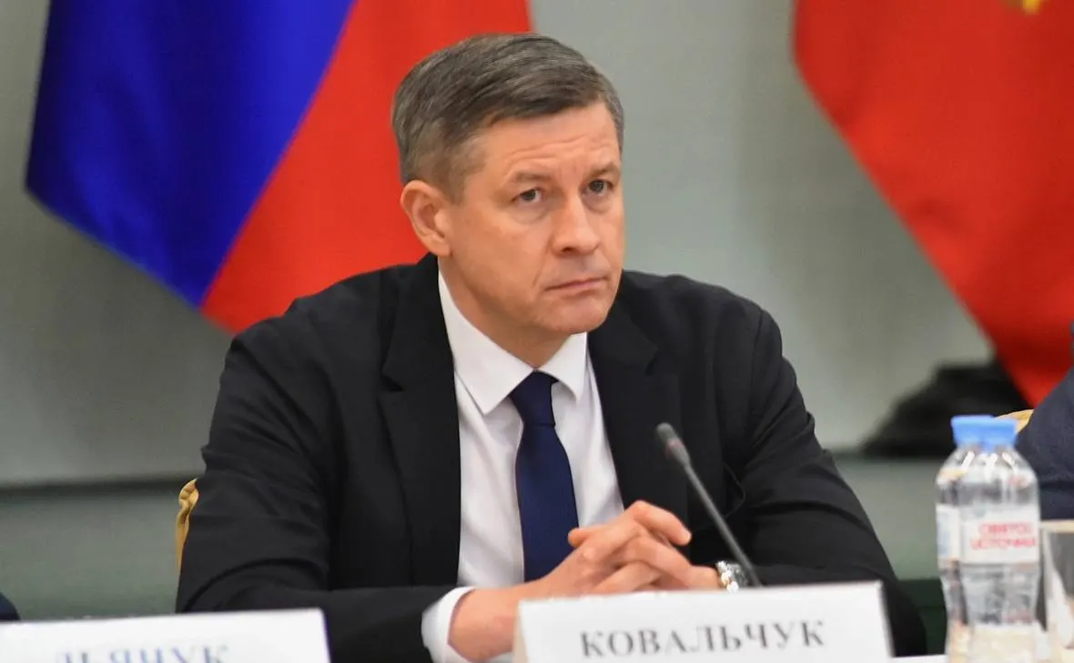 Врио губернатора Егор Ковальчук подписал указ об отставке регионального правительства. Новый состав пока не представлен; 13 мая также были подписаны указы об отставке губернаторов двух областей.