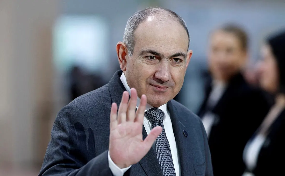 Премьер-министр заявил, что уход из Евразийского экономического союза будет плановым, и Армения останется в составе ЕАЭС столько, сколько это будет возможно. Ранее президент РФ призвал Ереван как можно скорее определиться между ЕС и ЕАЭС.