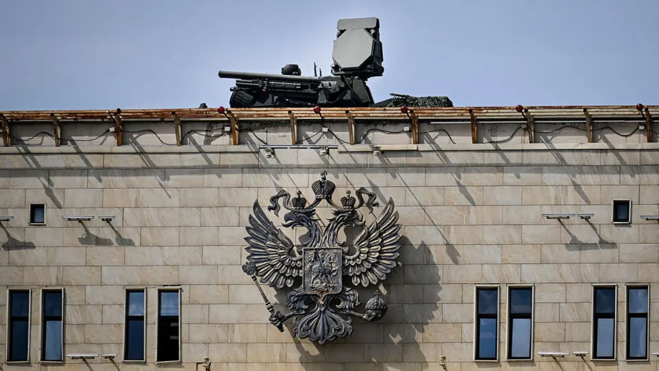 Ресурсы противовоздушной обороны перебрасываются для защиты парада 9 мая, что, по оценке командования украинских беспилотников, открывает возможность ударов по энергетическим и периферийным военным объектам.