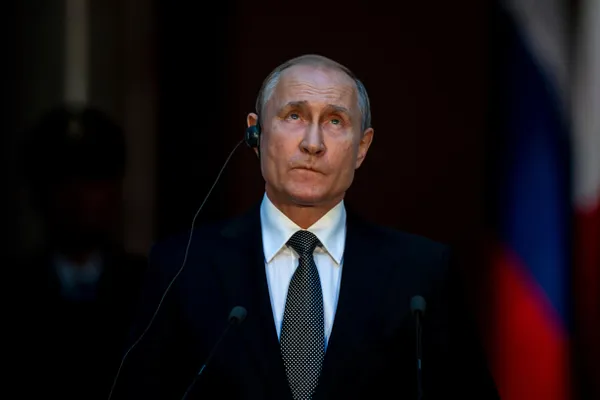 С начала 2026 года в официальных каналах заметно снизилось количество упоминаний президента: падение началось после сообщений об атаке на резиденцию и совпало с ограничением поездок и усилением мер безопасности.
