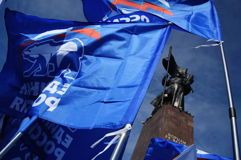 На всероссийском электоральном форуме в Москве представители политблока администрации президента обсудили практические планы на сентябрьские выборы: уменьшение числа партий, прогнозы по голосам и сохранение многодневного голосования с пятничной «мобилизацией» бюджетников.