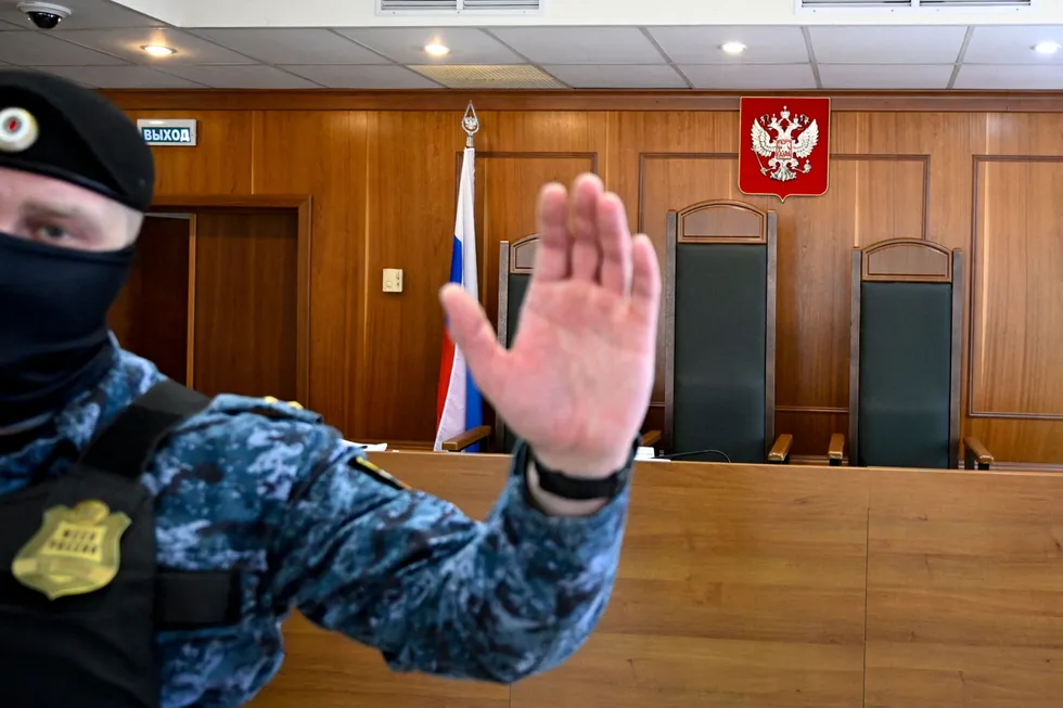 В конце апреля Судебный департамент перестал публиковать данные о судимости с 2005 года. Это лишает исследователей и общества возможности отслеживать динамику репрессий, отправку подсудимых на войну и другие системные изменения.