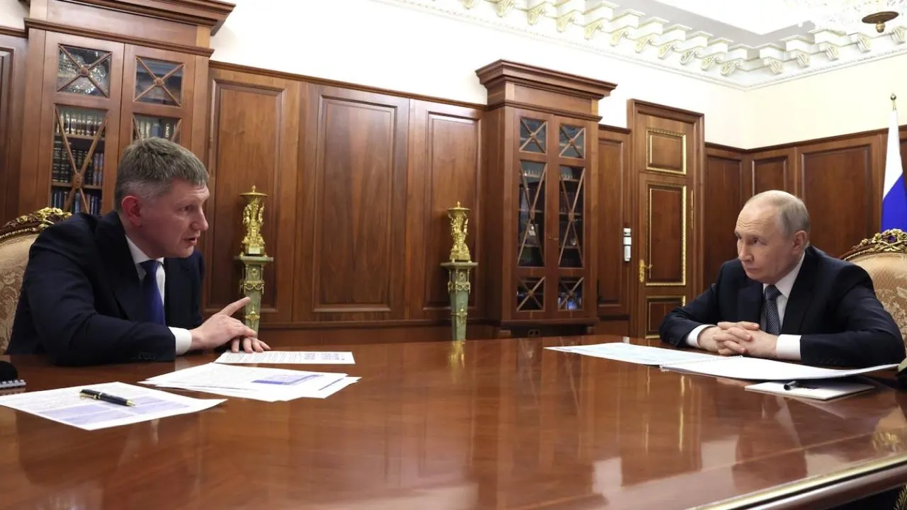 Министр экономического развития Максим Решетников заявил, что Россия сократила разрыв с США по ВВП на душу населения и по темпам роста превзошла американскую экономику, несмотря на санкции. При этом по данным МВФ страна по-прежнему отстает по уровню дохода на душу населения.