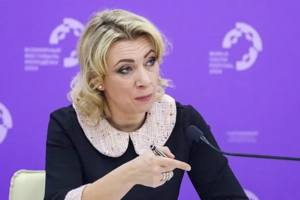 Официальный представитель МИД РФ заявила, что сотрудники Госдепа уведомляют российских дипломатов о том, что их дети, рождённые в США, автоматически считаются гражданами США, хотя семьи этого не просили.
